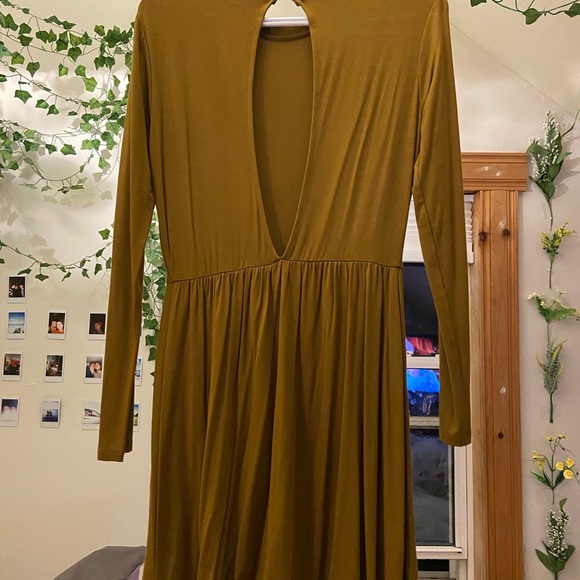 Open back long sleeve dress. Nice thick and stretchy material! - Picture 3 of 4